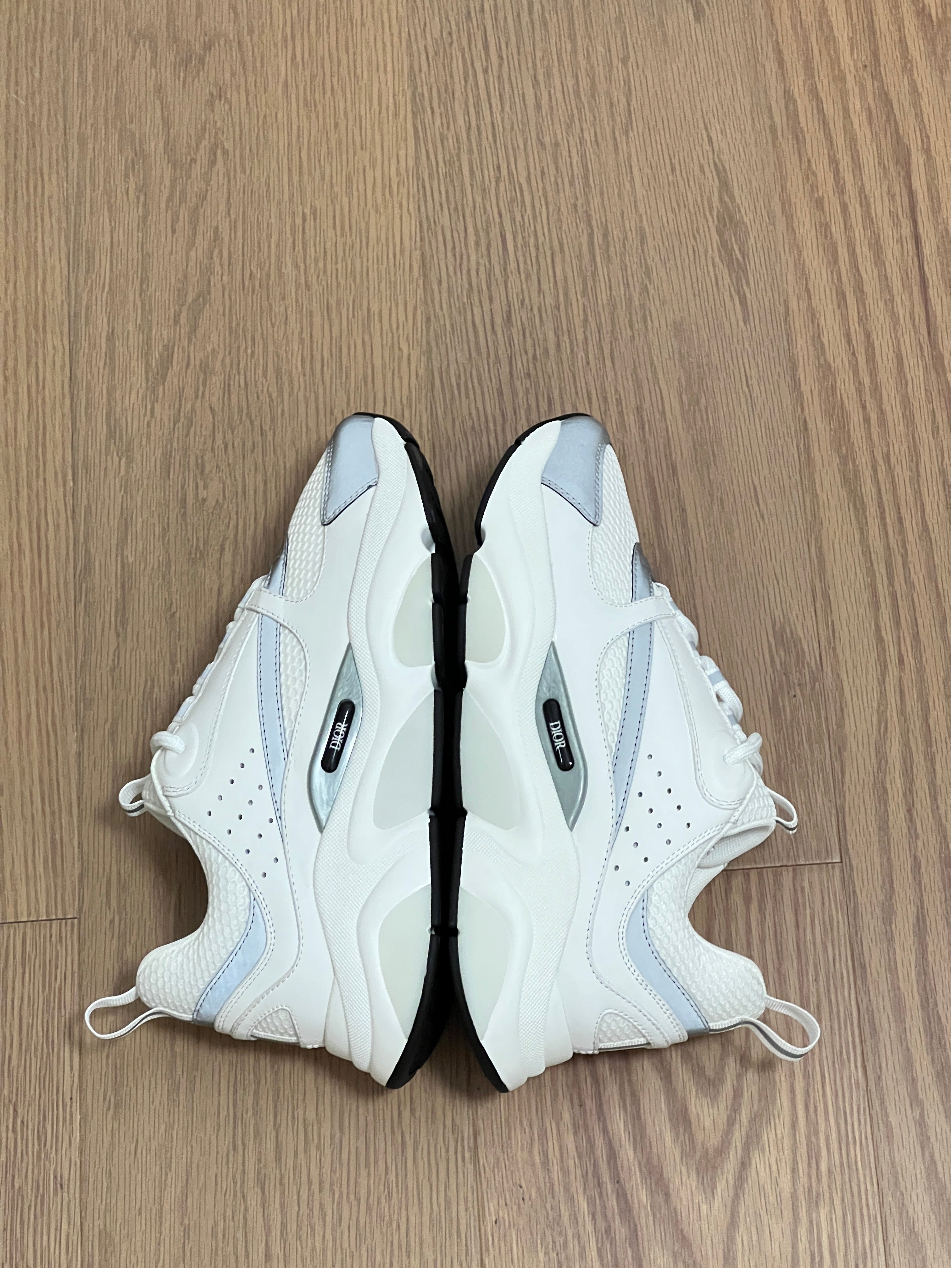 Sneakers B22
