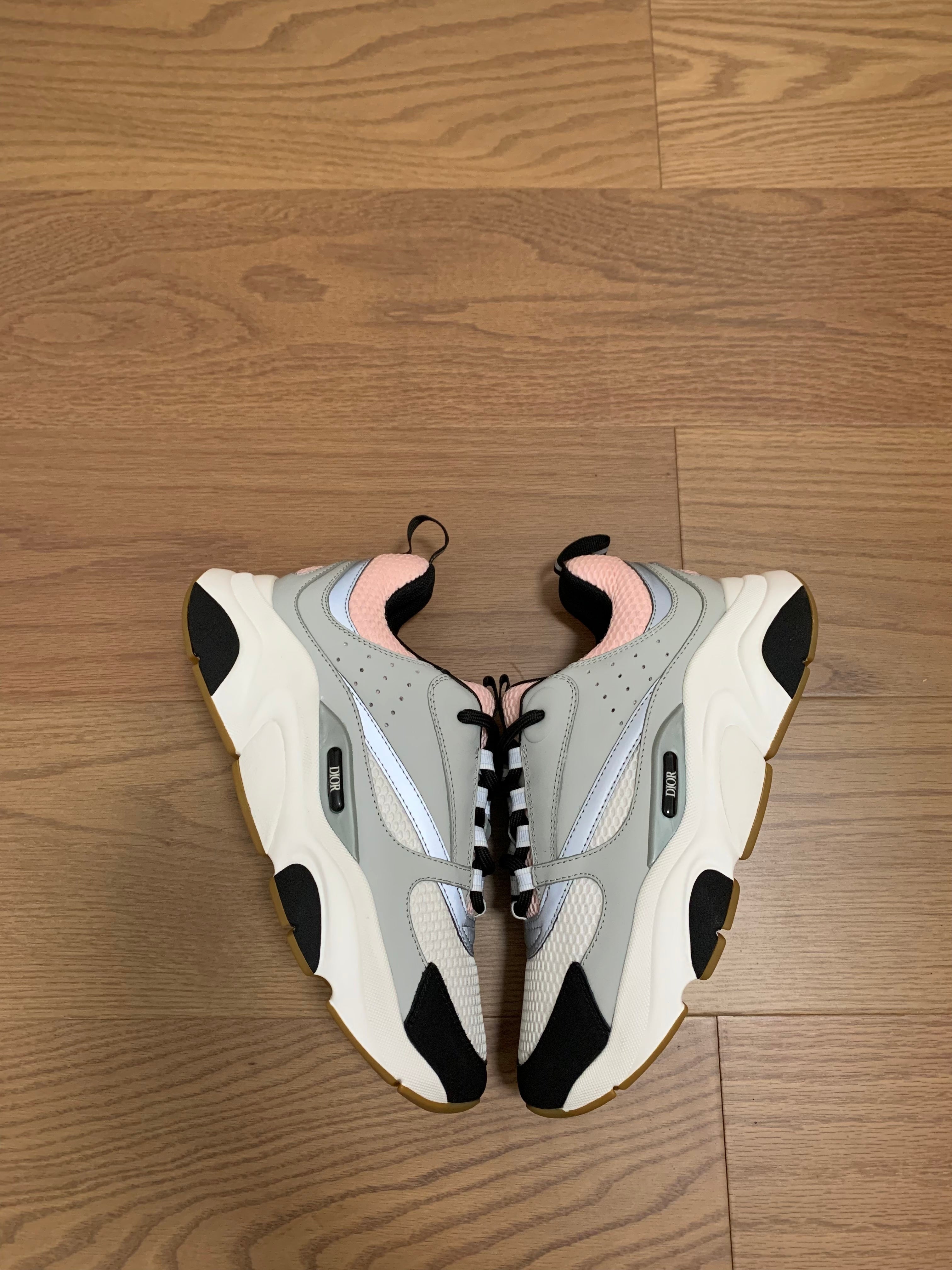 Sneakers B22