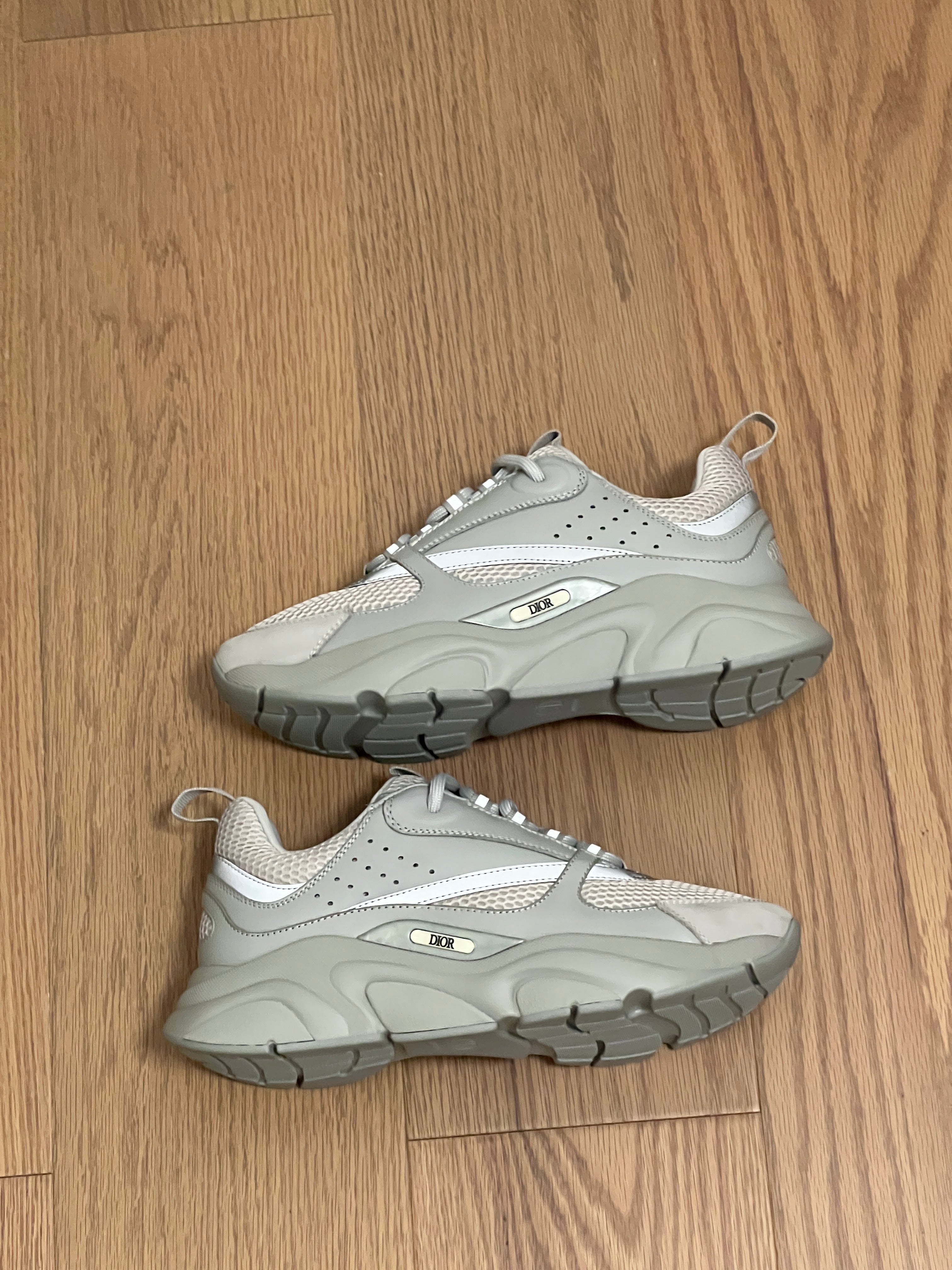 Sneakers B22