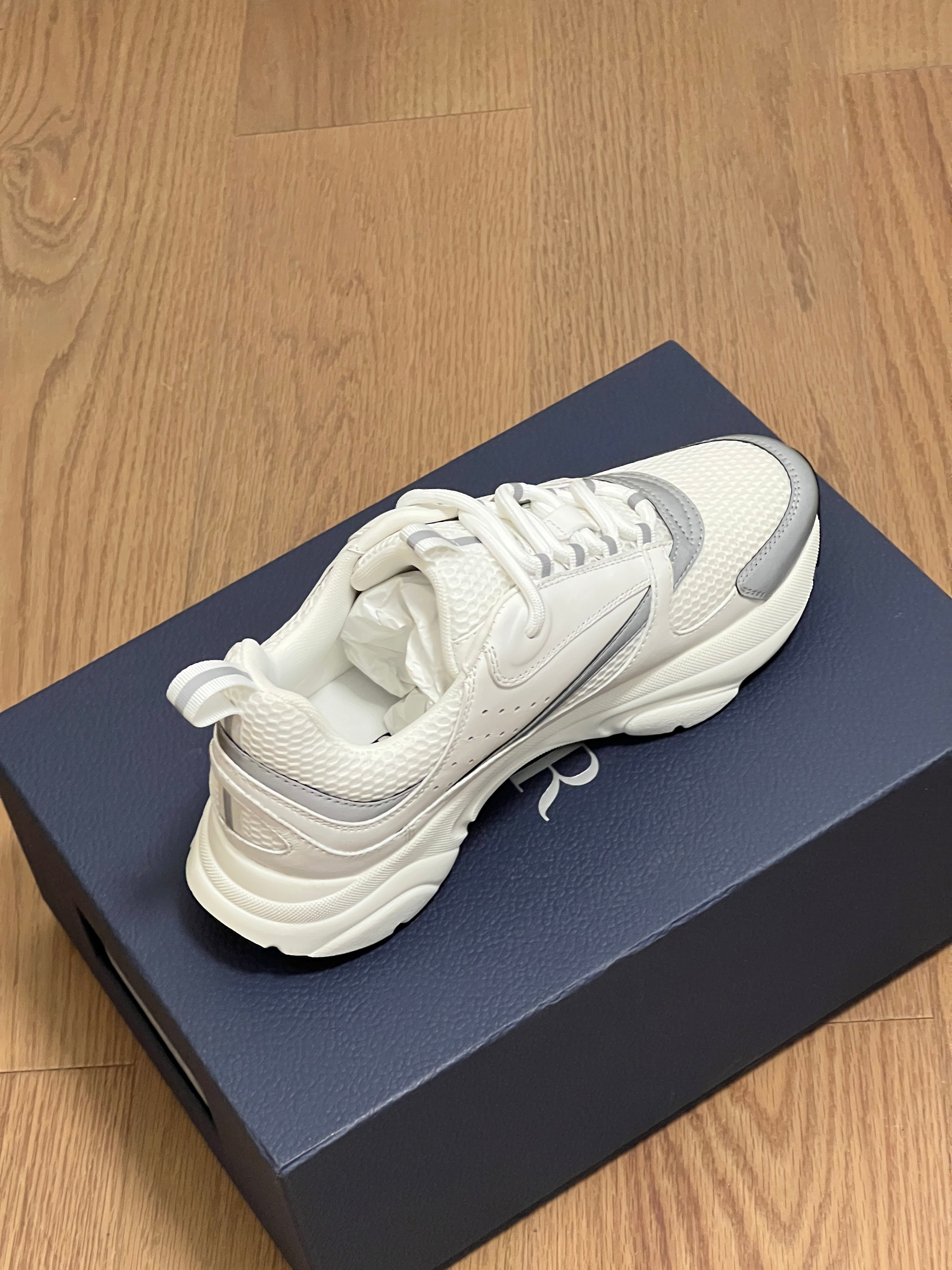 Sneakers B22