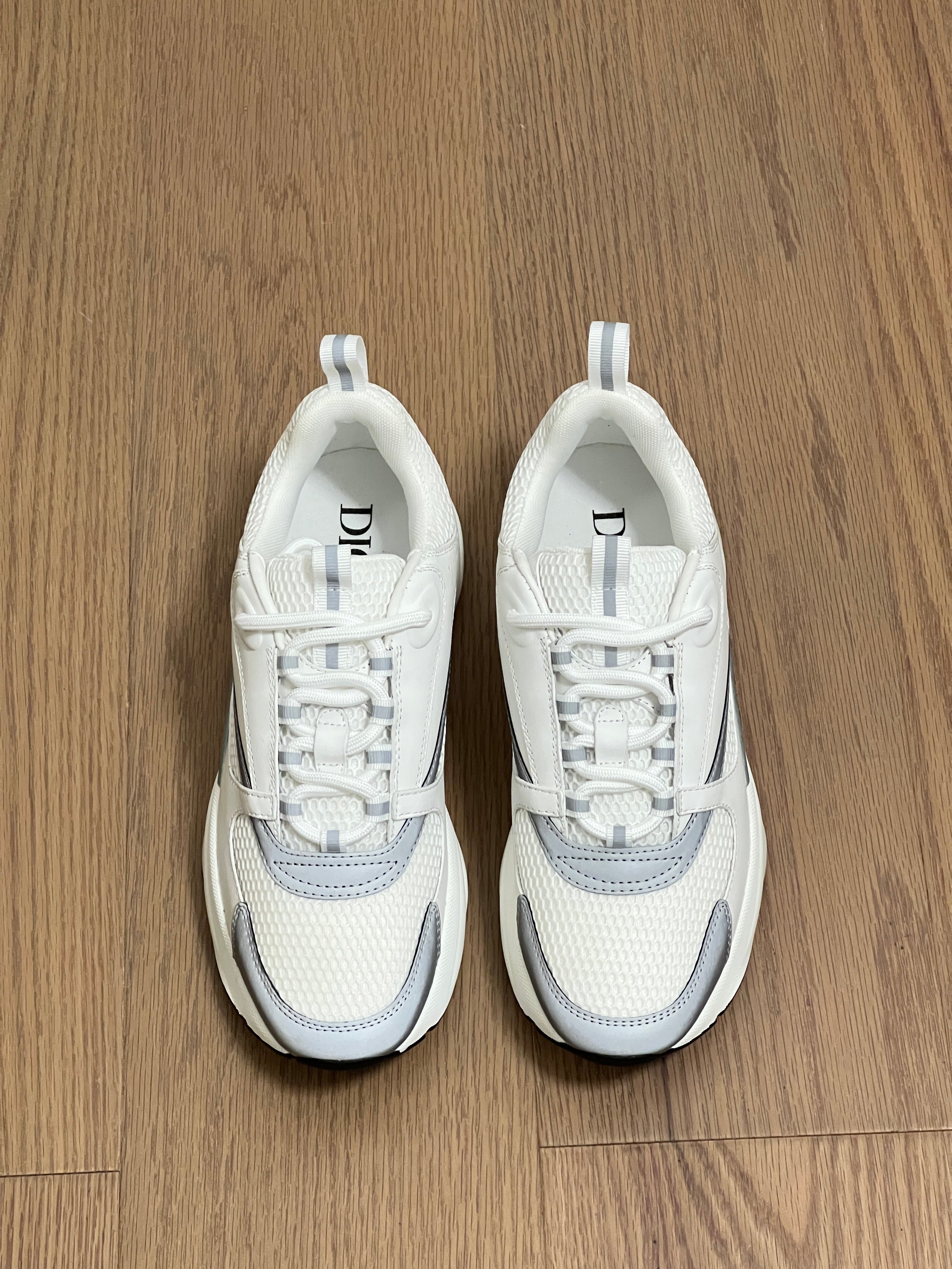 Sneakers B22