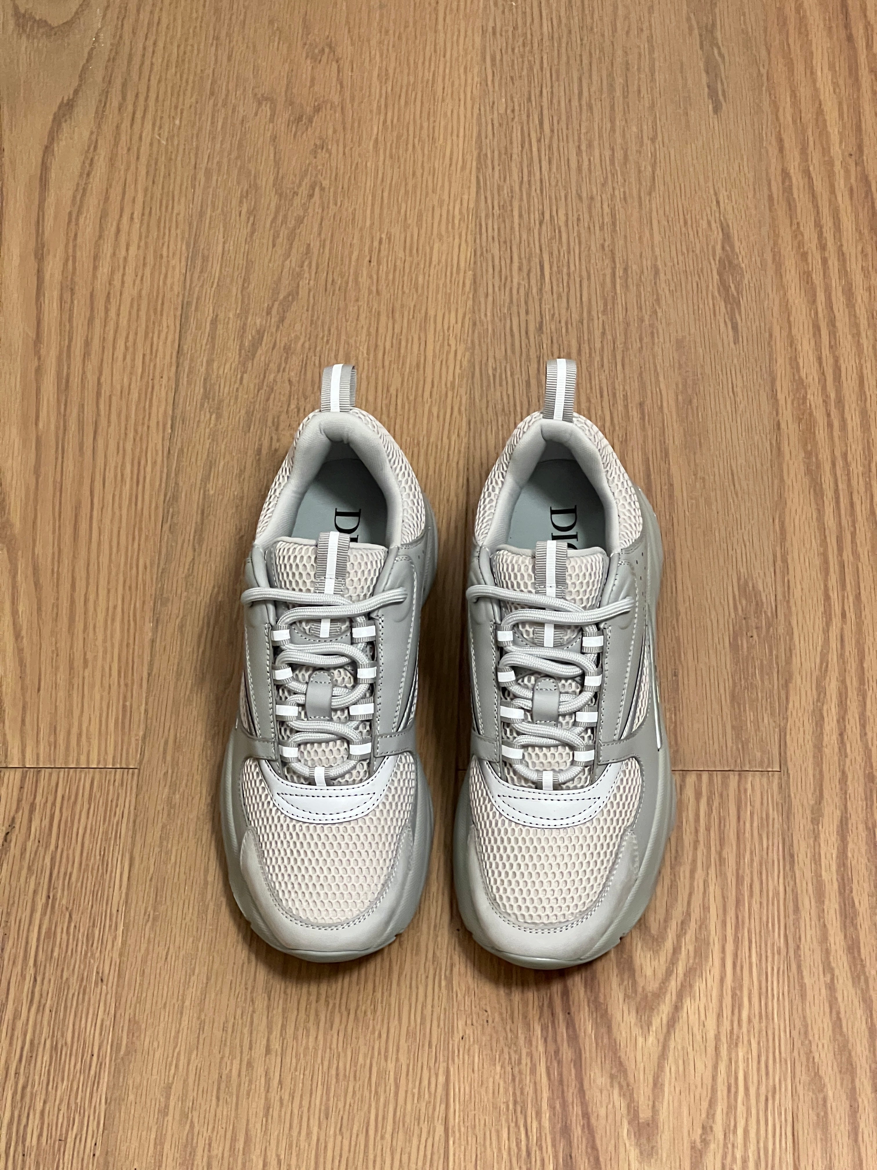 Sneakers B22